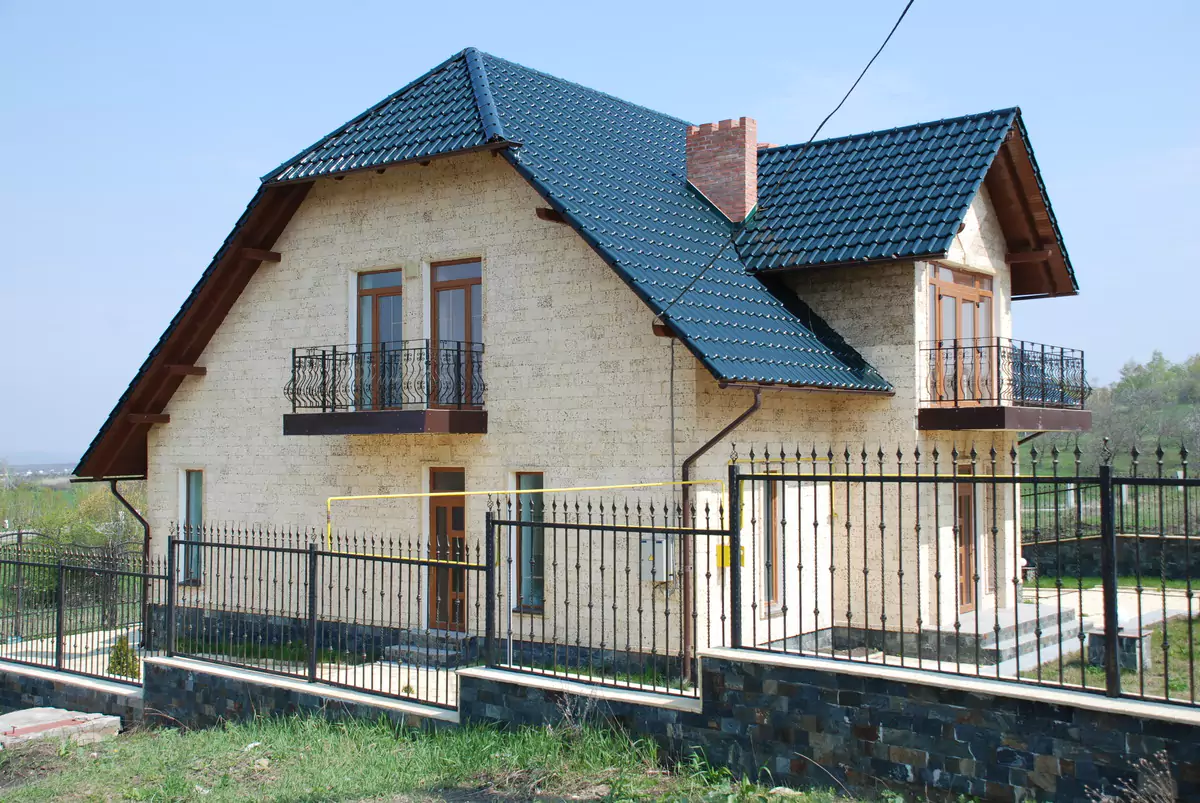 Proiect UNGUREANU ART, materiale folosite : Creaton, Futura