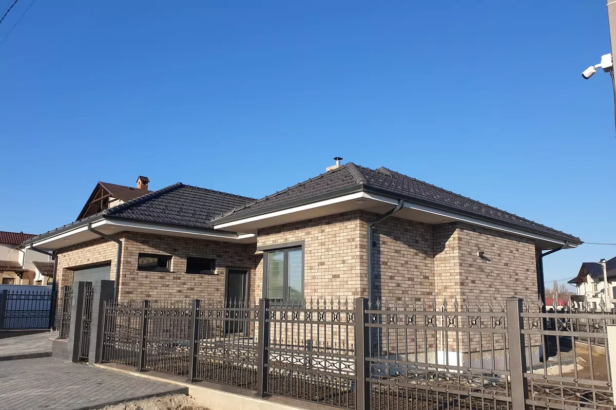 Proiect Ungureanu Art, materiale folosite : klinker, roben, calais, carbon